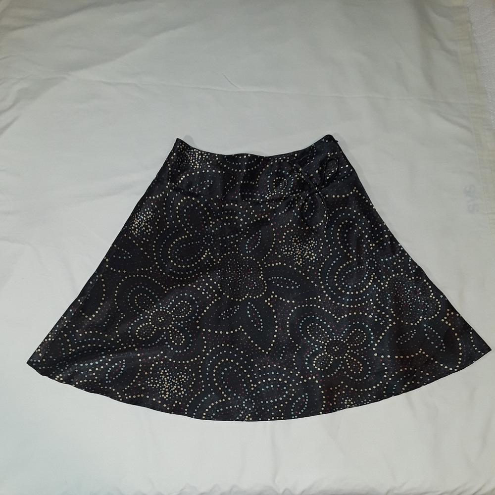 Cute silky spotted skirt